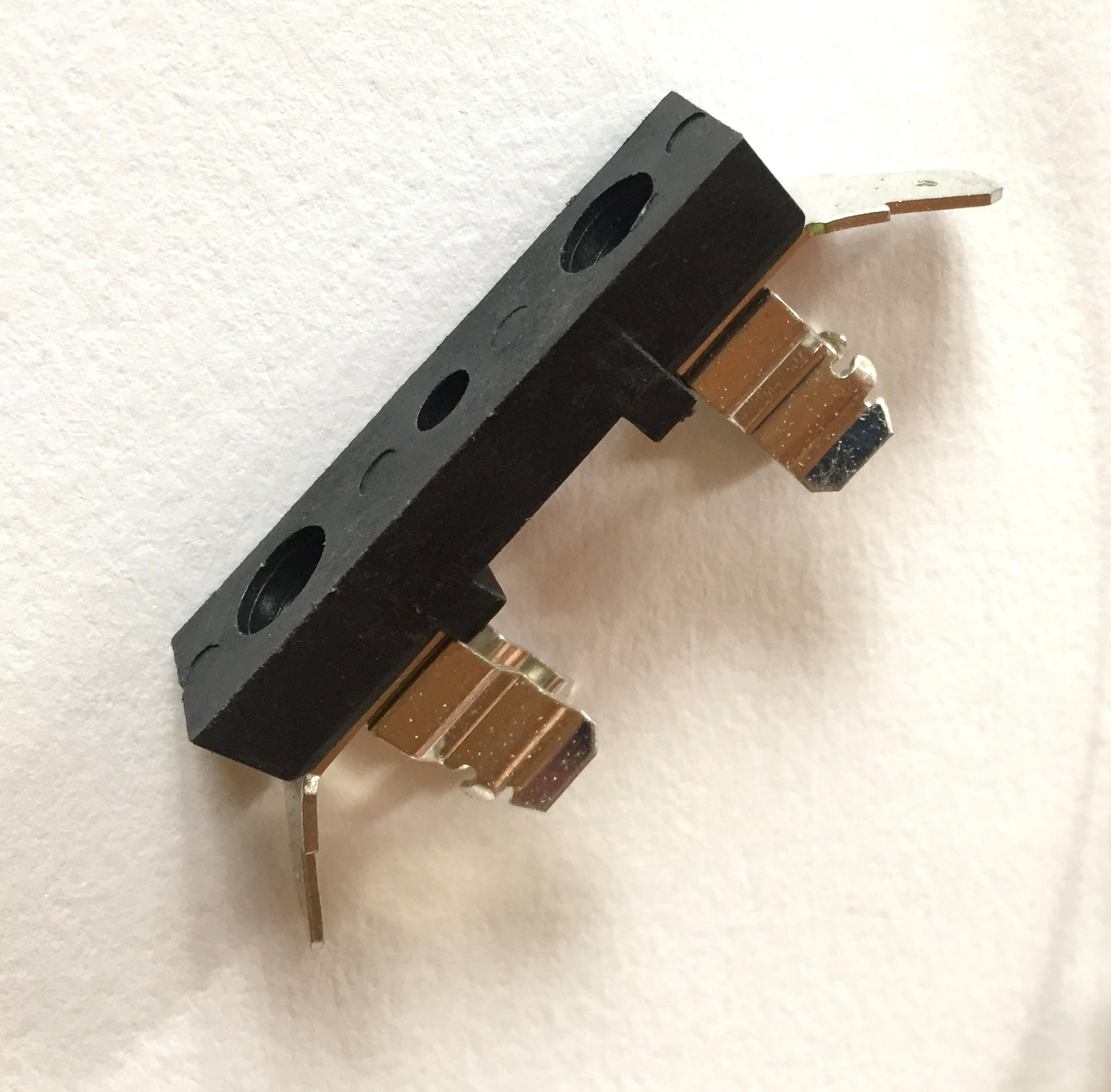 Fuse holder with plastic base 6,3x32mm